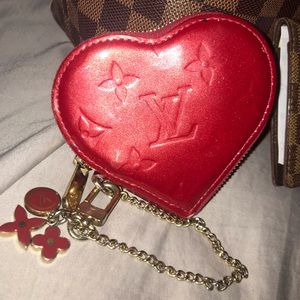 ⬇️PRICE DROP‼️❣️AUTH. LV VERNIS MONO COIN POUCH❣️